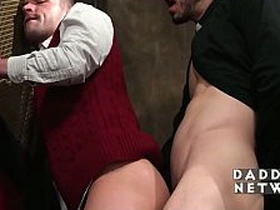 神父的淫穴新世界，展开了 cute gay korean porn