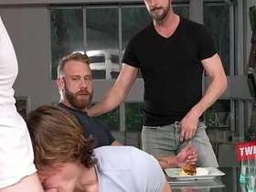 欢乐团聚引发嫩男继子互换 japan gay shroud porn
