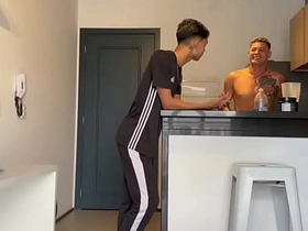训练时认识的猛男被我骑在身下 gay chinese porn mature