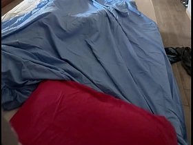他在被窝里快速激烈地打飞机射精 - 真实高潮 asian gay slut coitus videos