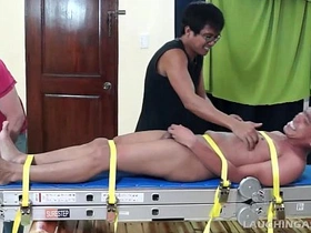 Lorenzo被绑上刑架 korean gay man porn