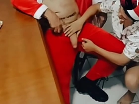 圣诞到了 圣诞老人带来了礼物 hold out it helpless chinese gay porn