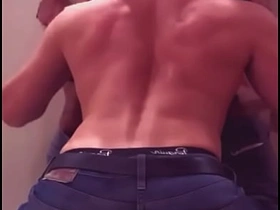 我在健身房厕所夺走了我健身兄弟的处男 kazuto japan gay porn