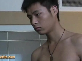 可爱光滑亚洲少年打飞机 cloud up video japanese gay porn