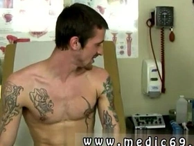 亚裔美国男同性恋色情明星全片 他感觉自己的男根 porn asian muscle joyful