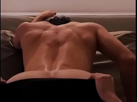 单身派对后，男友无套干我，最后射进我屁眼 porn gay asian straight