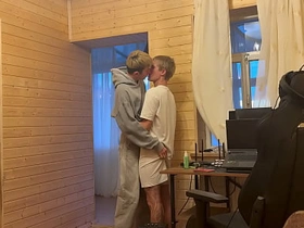 第55部第1章：小骚0趁男友休息时约炮友来家里干 korean drama gay porn