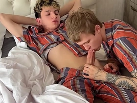 第一部 用口活叫醒朋友 嗦他大屌深喉加肛交 chinese boy porn gay