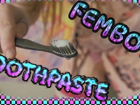 4K伪娘把精液射在牙刷上 牙膏！预告 gay asian porn website