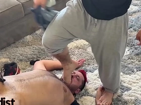 硬核基佬羞辱-舔脚、踢蛋扇蛋、狠抽耳光... japanese gay force porn