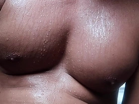 受虐男友骑在你晨勃的鸡巴上 胸肌汗水淋漓 gay porn indonesia massage