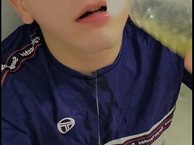 18岁男孩玩自己的鸡巴 korean gay porn videos