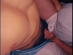 第一次在肌肉邻居家给他口交，最后被他无套内射 chinese uncaring young porn
