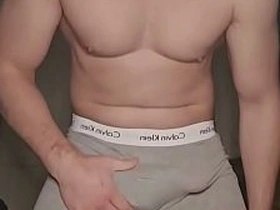 灰色Calvin Klein内裤猛男自慰！揉搓鼓包 掏出大屌 撸到最后一秒 asian happy-go-lucky nipple coition videos