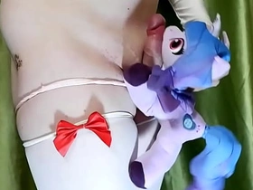 [色猫君] - 小马宝莉毛绒玩具伊兹月虹玩弄我的鸡巴 indonesian hot merry porn