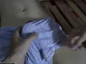 英俊亚洲瘦男被绑手淫 asian gay boys group sex videos