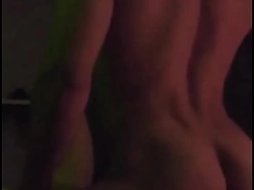 几杯酒下肚后，我那直男上司主动在酒店操了我 gay porn chinese cock white ass