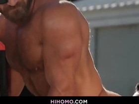 建筑猛男德鲁·瓦伦蒂诺和布鲁斯·琼斯在空地上无套交媾 asian gay porn suit