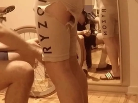 受伤自行车手继父与饥渴关怀儿子 - 第一部 免费 gay porn videos thailand