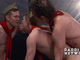 童子军发誓互相帮助 连勃起时也不例外 diez chinese gay porn