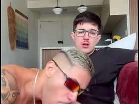 书呆子大鸡巴干得骚货屁眼开花 porn gay pinoy bagets
