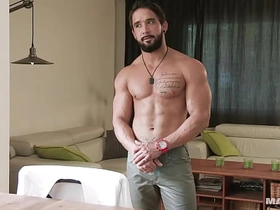 Zack Lemec裸体侍应生面试 - 面具自慰 chinese frottage gay porn