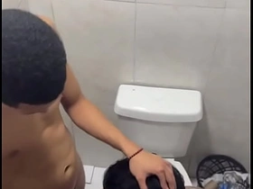 夜店厕所偷拍直男大屌口交 korean rare gay porn