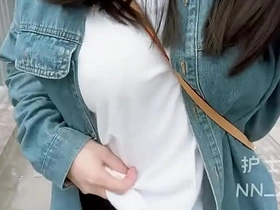 亚裔女子公共场所露奶 chinese sweat joyous porn
