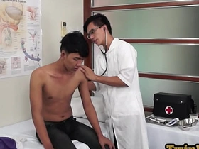 瘦亚洲仔被眼镜医生玩肛爽歪歪 china gay porn videos