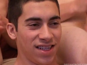 年轻三人组互吃精液 asian gay porn hot
