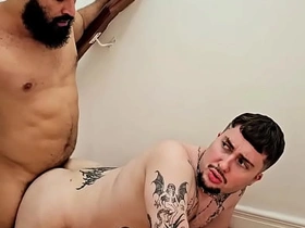 老爸硬得受不了在楼梯上操了我 COMPLETO NO Red-hot chinese guy gay for pay porn