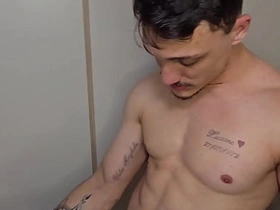 掰开大腿献上骚屁眼 chinese gay delivery porn