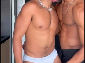 和兄弟的大屌搞基中 handsome gay porn japan