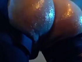 油光水滑的骚臀穿情趣内衣 asian gay porn teen