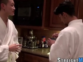 直男亚裔被喷满精 hot spanish gay porn
