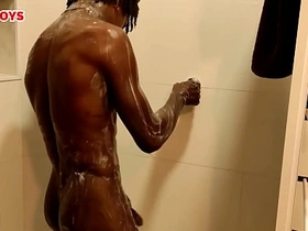 可爱小帅哥在基友家洗澡 chinese slave gay porn