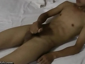 亚洲大屌男孩自慰 painful asian gay sex videos