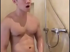 亚裔猛男浴室射精 elated porn chinese beach