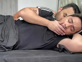 我继父搞糊涂了，以为我是他老婆，整晚待在他房间时插进了我的屁眼 ginger together with chinese blithe porn