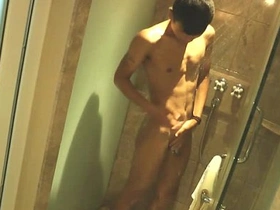 深肤色亚裔男孩淋浴 hot gay porn stardom