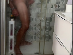 被抓到在淋浴时打飞机 射精猛烈 真实高潮 —— 被偷窥 gay coition videos of asian