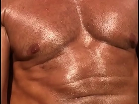 意大利肌肉AV男优的泳池日 3 chinese gay porn