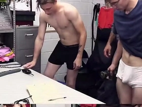 变态警官Donovan Cox和Jeremiah Cruze勾引两名性感小偷玩禁忌四P - 年轻罪犯 chinese dp gay porn