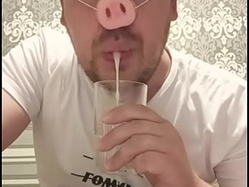 这个俄国基佬有瘾: 就爱嘴里新鲜精液的味道! japan hairy gay porn