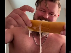 肌肉猛男连续5次把浓精射在热狗上 chinese bolt gay porn