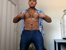 巴西巨根狂操尤物——手活+超量射精 巴西大鸡巴喷发实录 pinoy young gay porn