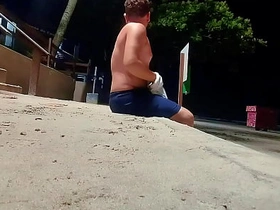 海滩上的人看我短裤湿透都疯了 asian gay porn pornhub