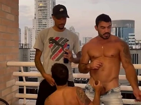 和朋友无套干这小骚货 gay sex videos hd asian