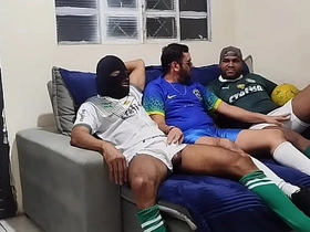 这场足球赛怎么结束的？猜猜看预告 gay porn chinese beach