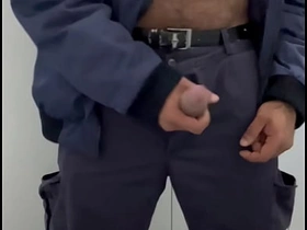 保安在公厕把精液射在工作服上 japanese gay porn english sub